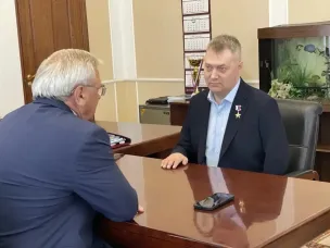 Председатель Законодательного Собрания Евгений Люлин встретился с Героем России Максимом Шаломовым