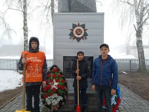 Акция "Дорогами славы: уборка памятника"/ "Хранители истории"