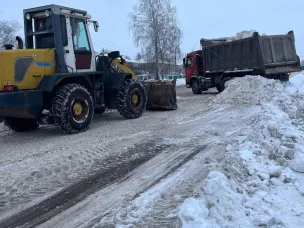 34 единицы техники борются со снегом: округ накрыл мощный снегопад