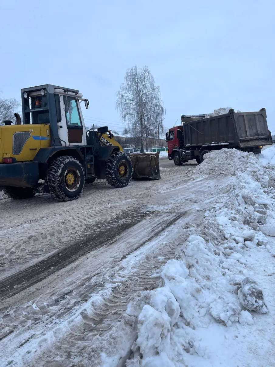 34 единицы техники борются со снегом: округ накрыл мощный снегопад