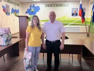 Глава округа Е. Г. Наборнов поздравил молодые семьи и вручил им подарки