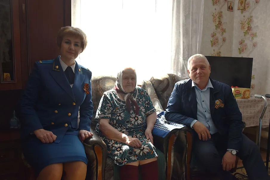 С благодарностью за подвиг: ветераны‑труженики тыла получили подарки от главы округа и прокурора